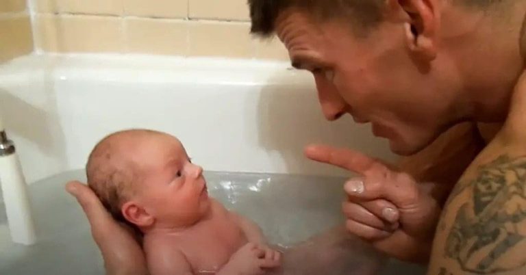Dad Puts Newborn Baby in Bath for the First Time – This is So Precious