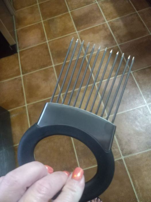 “Can anyone tell me what this is? I got it in a bag of stuff from kitchenware at the thrift store.”