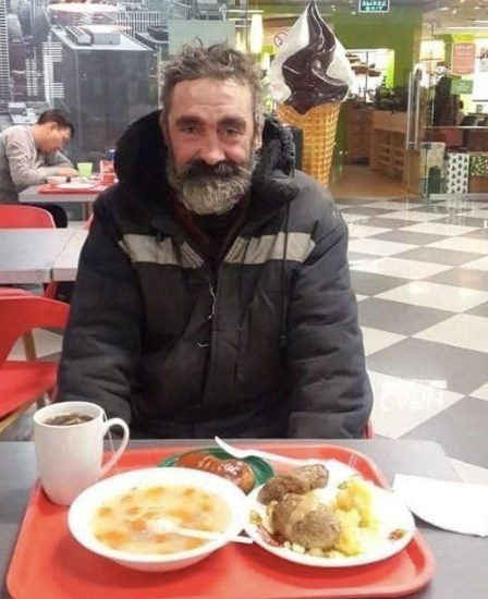 A Waitress Kindly Served A Homeless Man: The Girl Had No Idea What A Surprise Awaited Her!